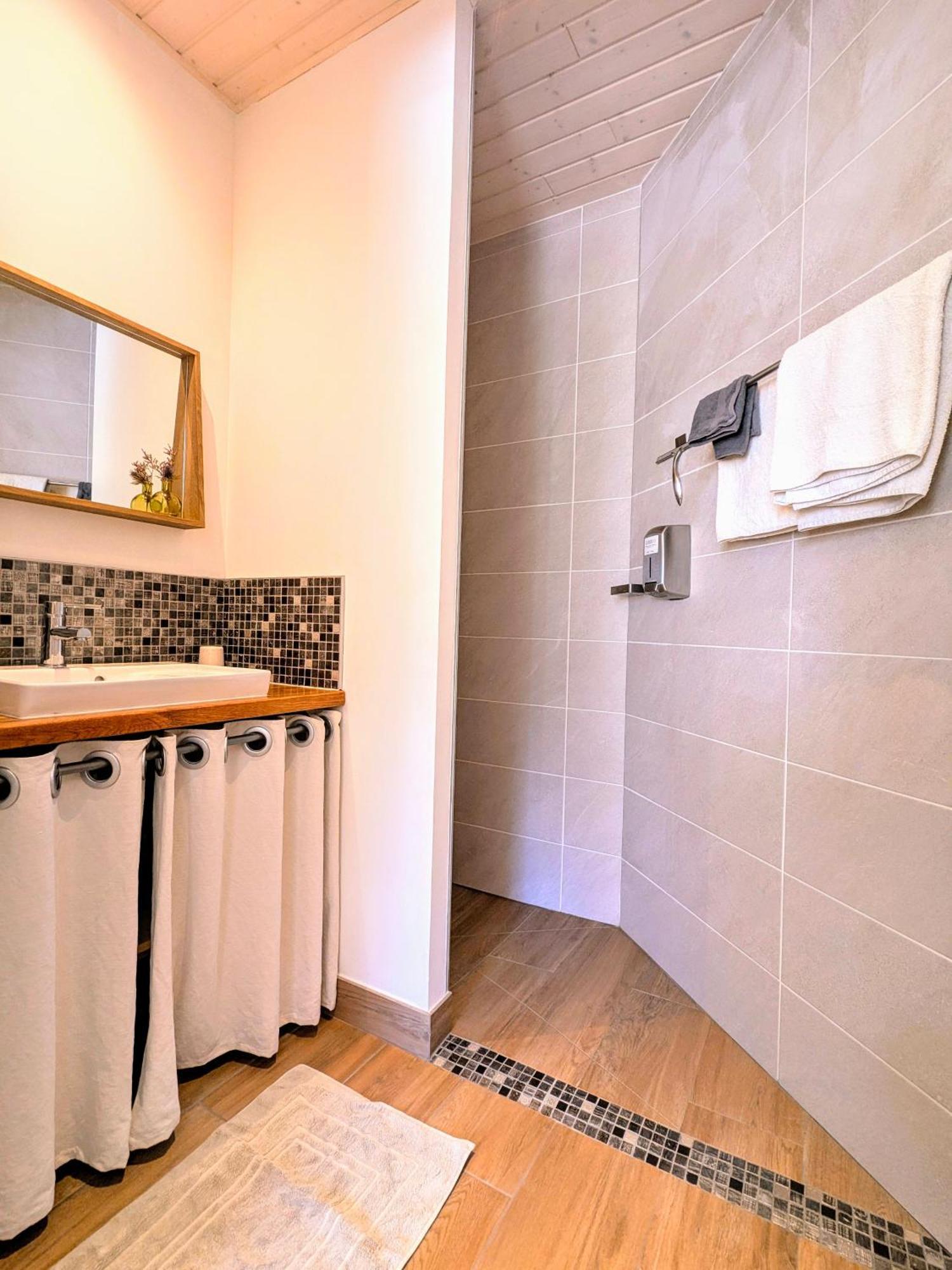 Villa Font Vive: Eco-Friendly Retreat with Gourmet Kitchen and Panoramic Views Grospierres Exterior photo